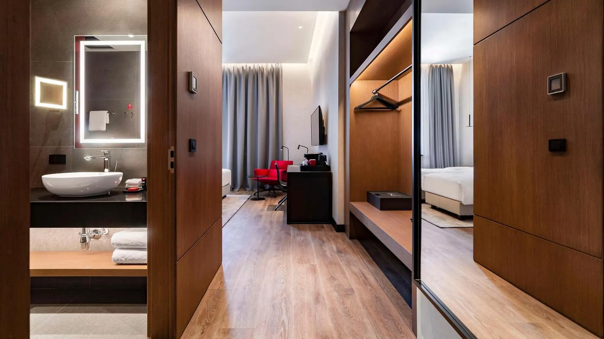 Radisson Red Tbilisi Hotel 5*,